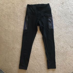 Born primitive leggings, pockets on the side size small. Worn 2 times